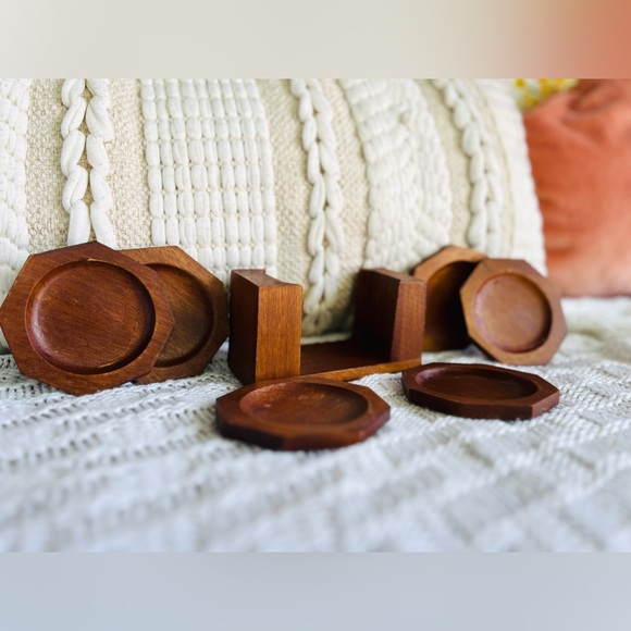 VINTAGE MONKEY POD WOOD COASTERS - Picture 1 of 6